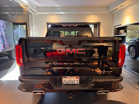 Used 2021 GMC Sierra 1500 Denali w/ Denali Ultimate Package AWD/4WD image 6