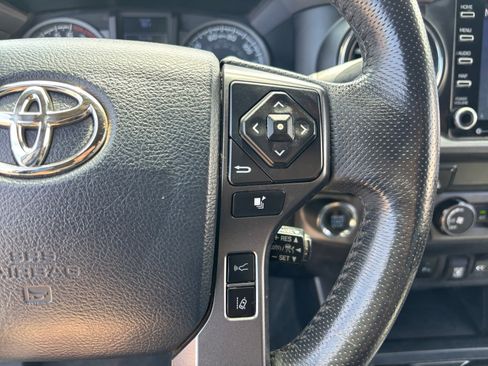 Used 2020 Toyota Tacoma TRD Off-Road w/ Technology Package AWD/4WD image 32