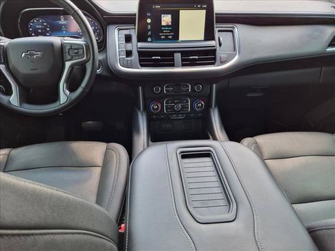 Used 2022 Chevrolet Suburban Z71 w/ Z71 Off-Road Package AWD/4WD image 16