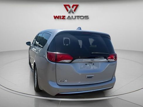 Used 2020 Chrysler Pacifica Touring w/ Advanced Safetytec Group FWD image 3