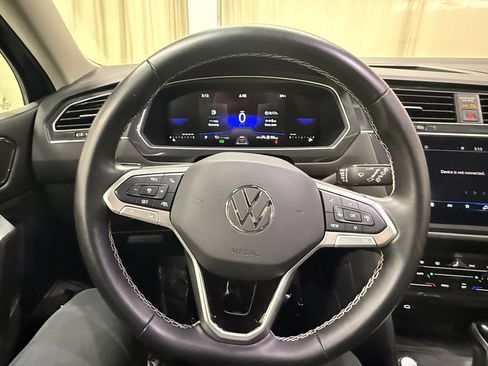 Used 2024 Volkswagen Tiguan SE image 33