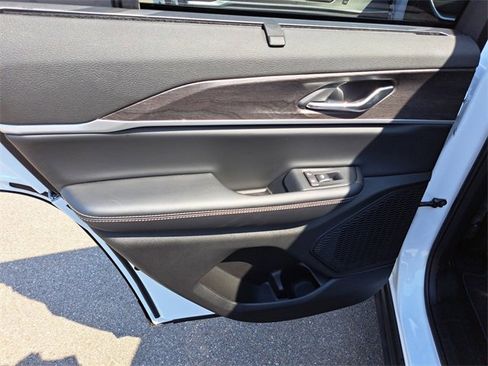 New 2025 Jeep Grand Cherokee Limited w/ Luxury Tech Group II image 14