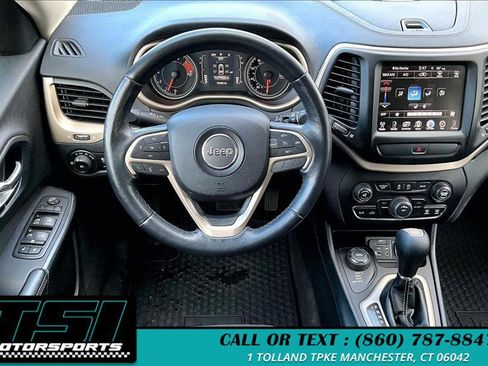 Used 2016 Jeep Cherokee Latitude w/ Cold Weather Group image 5