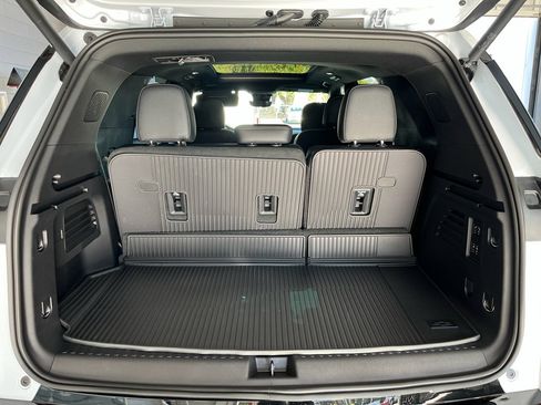 New 2026 Chevrolet Traverse High Country w/ LPO, Floor Liner Package FWD image 8