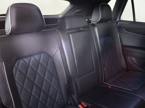 Used 2024 Volkswagen Atlas Cross Sport SEL Premium R-Line AWD/4WD image 38