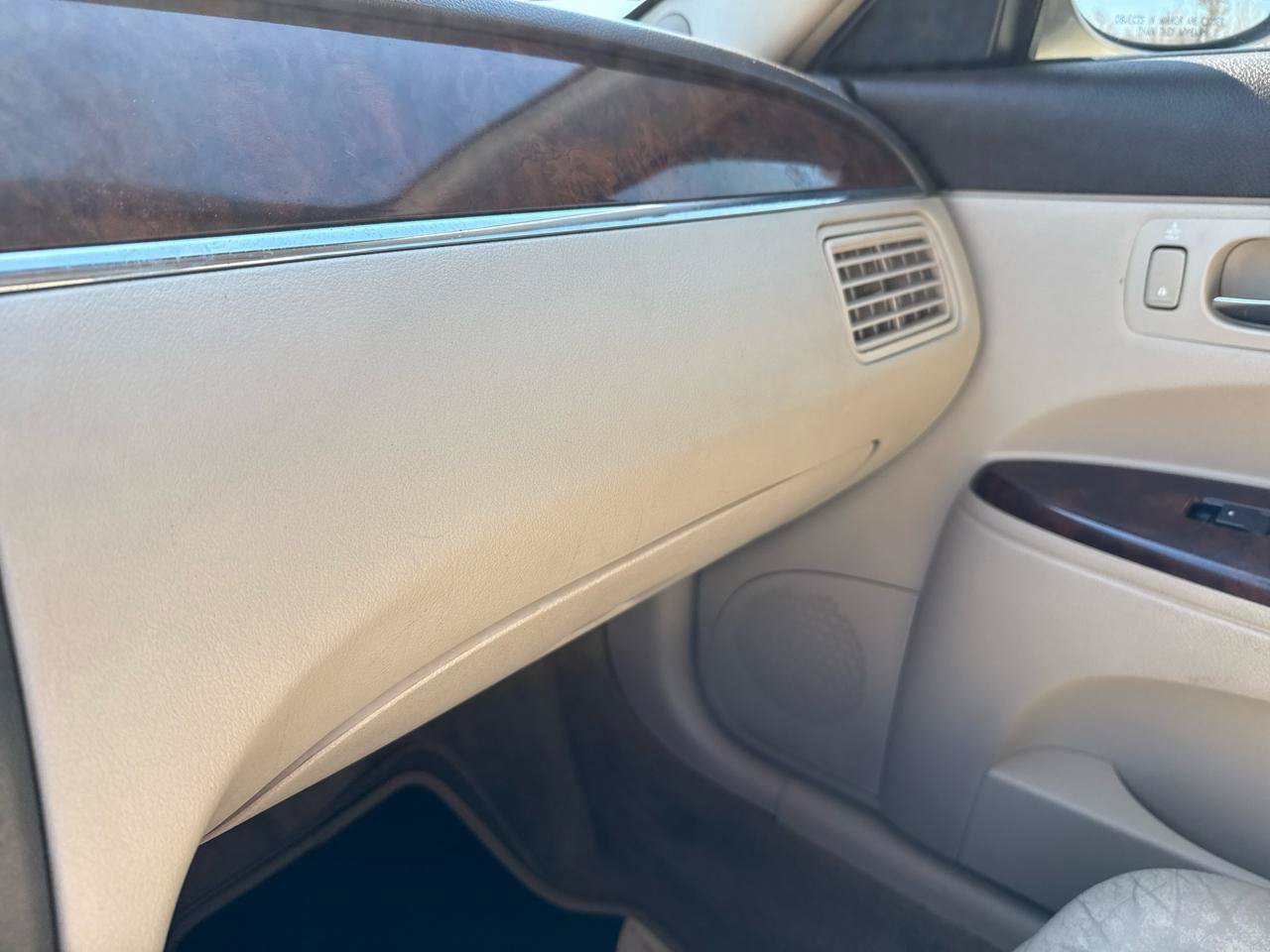 Used 2009 Buick LaCrosse CXL FWD image 18