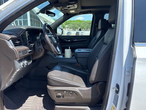 Used 2021 GMC Yukon XL Denali w/ Denali Premium Package AWD/4WD image 10