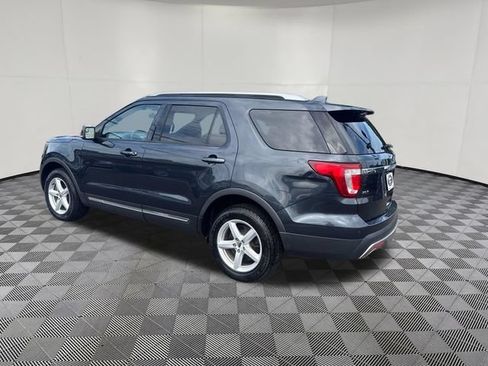 Used 2017 Ford Explorer XLT AWD/4WD image 3