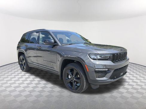 Used 2025 Jeep Grand Cherokee Limited w/ Luxury Tech Group II RWD image 8