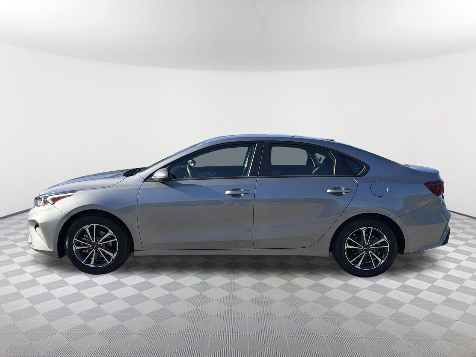 Used 2024 Kia Forte LXS FWD image 13