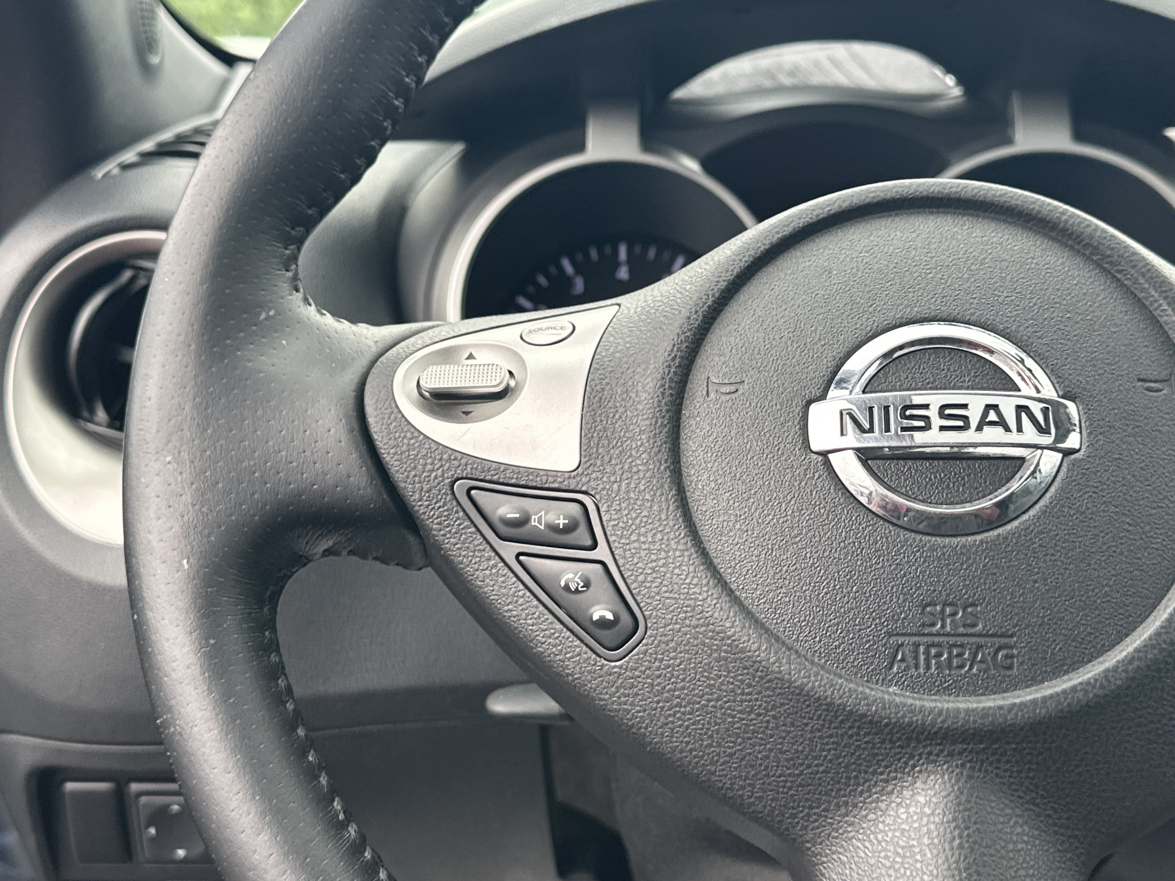 Used 2012 Nissan Juke SL FWD image 28