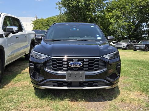 Used 2023 Ford Escape ST-Line w/ Tech Pack #1 FWD image 2