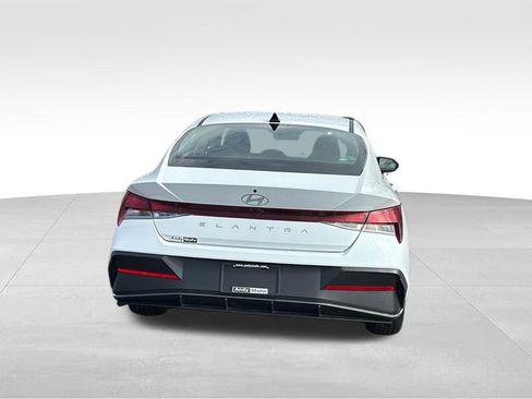 Used 2024 Hyundai Elantra SEL image 6