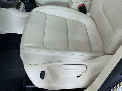 Used 2015 Volkswagen Tiguan SE image 29