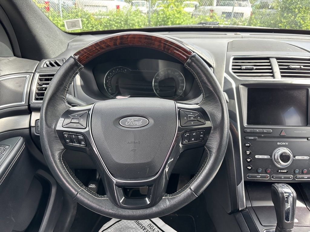 Used 2019 Ford Explorer Platinum AWD/4WD image 23
