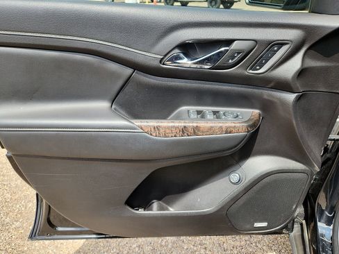 Used 2023 GMC Acadia Denali FWD image 12