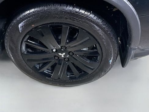 Used 2025 Mitsubishi Outlander Sport LE AWD/4WD image 29