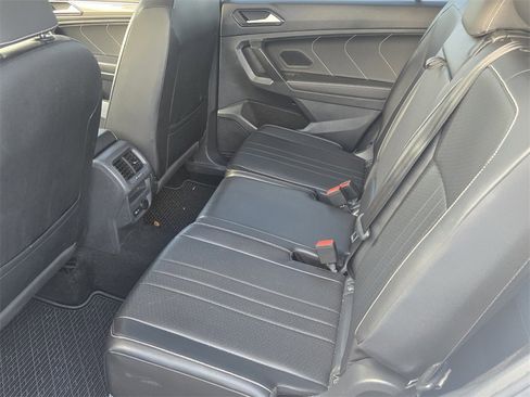 Certified 2022 Volkswagen Tiguan SE R-Line image 8