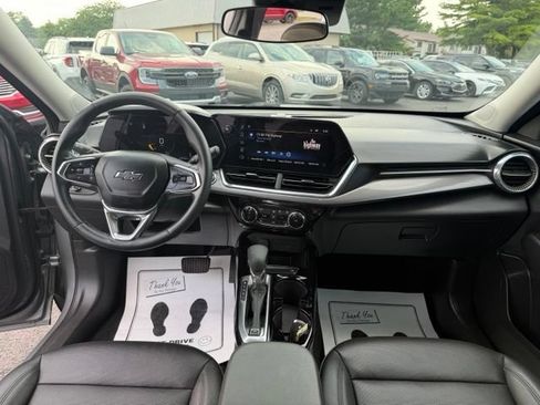 Used 2025 Chevrolet Trax ACTIV w/ Driver Confidence Package FWD image 2
