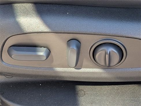 Used 2023 Chevrolet Traverse RS image 20