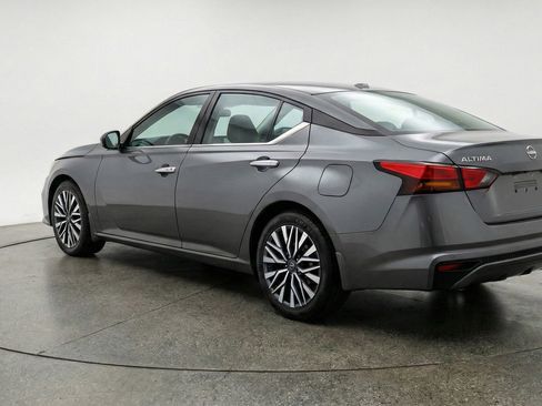 Used 2025 Nissan Altima 2.5 SV image 6