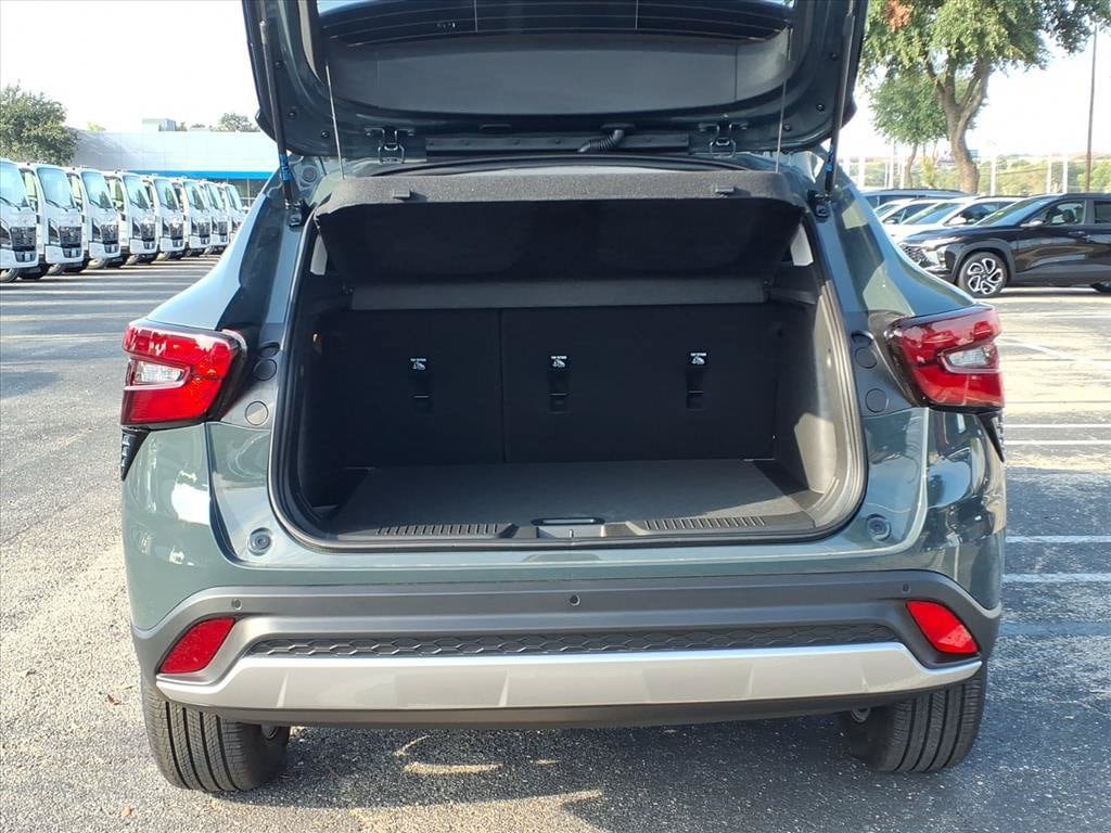 New 2026 Chevrolet Trax LT w/ Driver Confidence Package FWD image 12