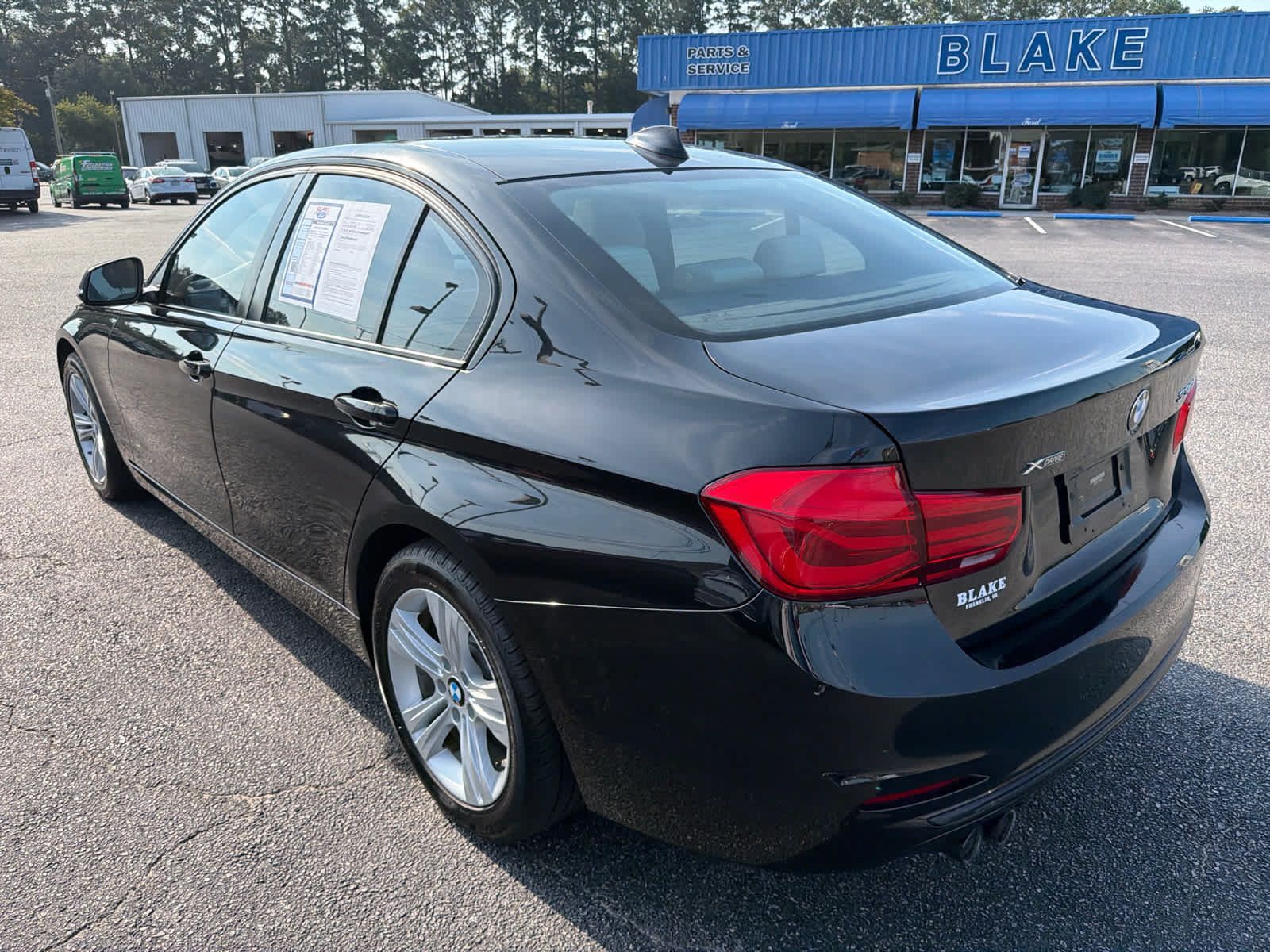 Used 2017 BMW 330i xDrive Sedan AWD/4WD image 5