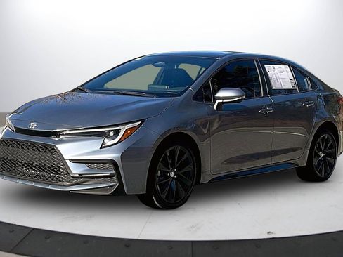 Used 2024 Toyota Corolla XSE image 4