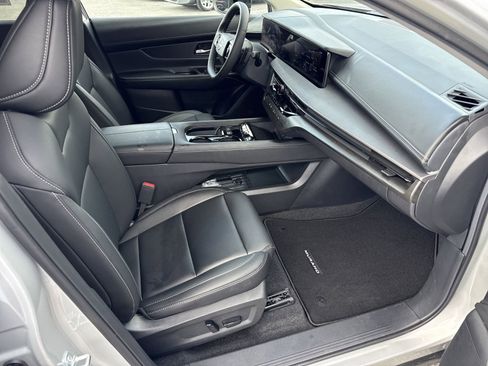 Used 2025 Nissan Murano SV image 31