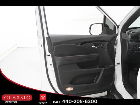 Used 2023 Honda Ridgeline Black Edition image 4