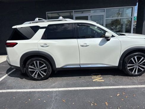 Used 2023 Nissan Pathfinder Platinum w/ Cargo Package image 11