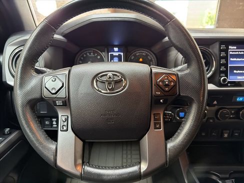 Used 2021 Toyota Tacoma TRD Off-Road w/ Technology Package AWD/4WD image 15