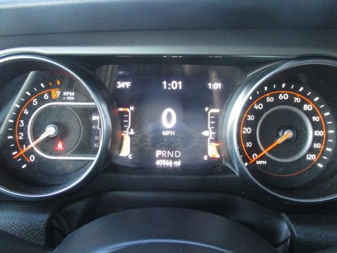 Used 2023 Jeep Gladiator Overland image 3