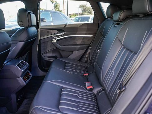 Used 2023 Audi e-tron S Prestige w/ Prestige Package image 18