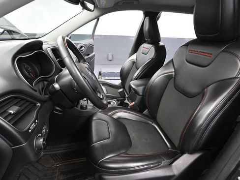 Used 2022 Jeep Cherokee Trailhawk image 23