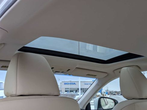 Used 2015 Lexus ES 300h image 15