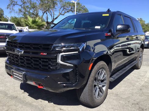 Used 2024 Chevrolet Suburban Z71 w/ Luxury Package AWD/4WD image 2