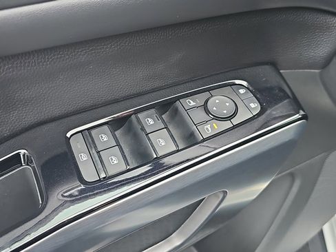 Certified 2023 Nissan Pathfinder SL w/ Lighting Package (N92) image 9