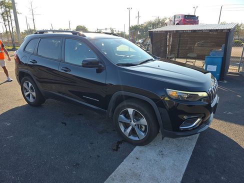 Used 2022 Jeep Cherokee Limited image 3