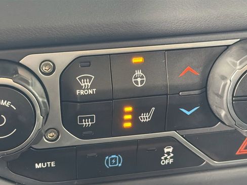 Used 2025 Jeep Wrangler Unlimited Sahara AWD/4WD image 21