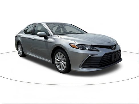 Used 2023 Toyota Camry LE image 1