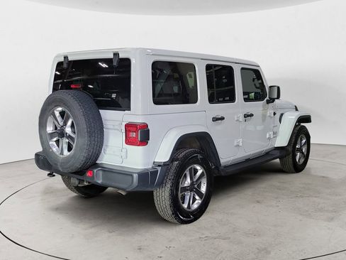 Used 2018 Jeep Wrangler Unlimited Sahara AWD/4WD image 5
