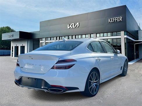 Used 2025 Genesis G70 2.5T image 8