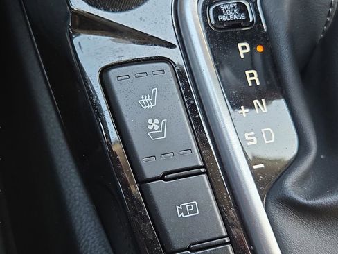 Certified 2025 Kia Seltos SX w/ SX Sunroof Package image 24