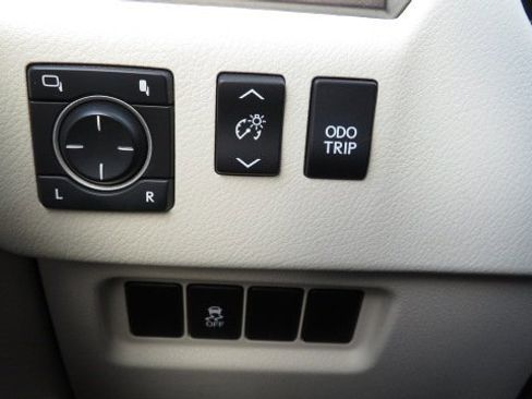 Used 2013 Lexus GX 460 image 25