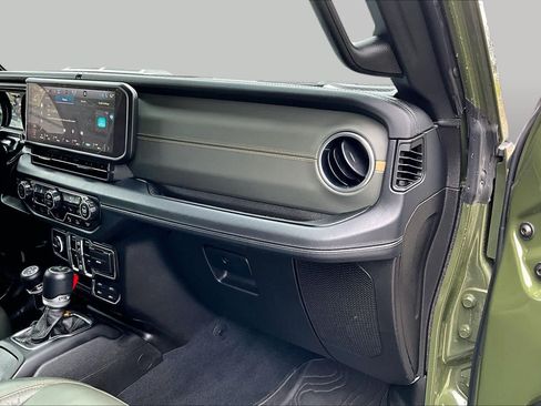 Used 2024 Jeep Wrangler High Altitude AWD/4WD image 19