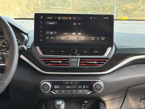 Used 2023 Nissan Altima 2.0 SR image 45