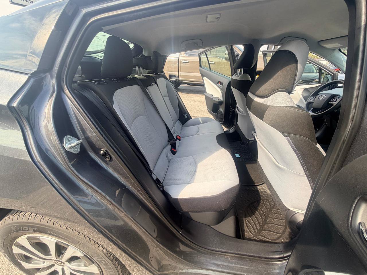 Used 2019 Toyota Prius LE AWD/4WD image 17