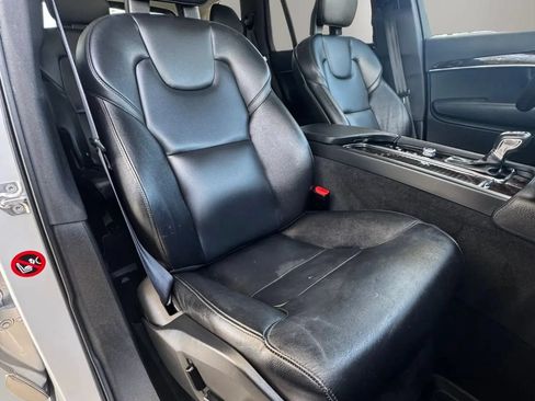 Used 2018 Volvo XC90 T5 Momentum w/ Convenience Package FWD image 12