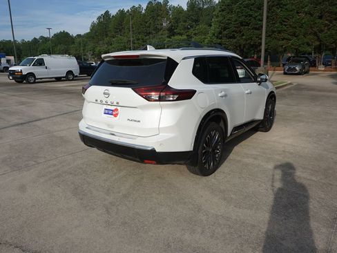 Used 2025 Nissan Rogue Platinum FWD image 21